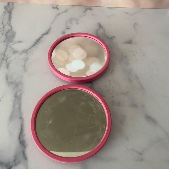 2 Pack- IKEA Magnifying Suction Mirrors - Picture 2 of 2